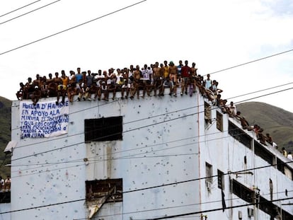 Presos de la c&aacute;rcel de Tocor&oacute;n en huelga de hambre, en 2011.