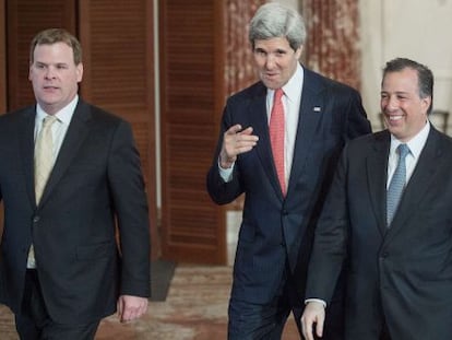 Los ministros de Exteriores de Canadá, EE UU y México, tras la rueda de prensa en Washington.