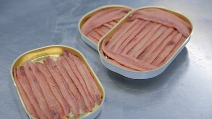 La buena anchoa debe ser consumida en el año, ha tener el lomo terso y de color rosado. Imagen proporcionada por el Grupo Consorcio.