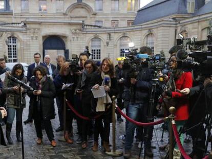 Benoît Hamon, ayer, tras entrevistarse con el primer ministro Bernard Cazeneuve.