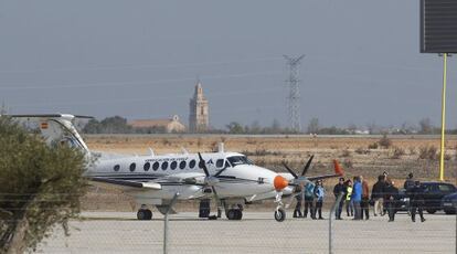 El avi&oacute;n de pruebas de AENA, en la pista del aeropuerto de Castell&oacute;n.