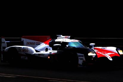 El coche del equipo Toyota Gazoo durante las 24 Horas de Le Mans (Francia).