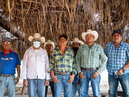 Miembros de la guardia tradicional yaqui en Vicam, Sonora.
