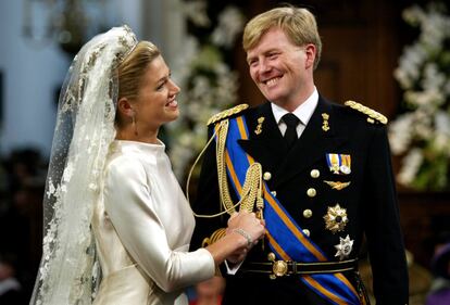 La princesa Máxima sonríe junto al duque Guillermo Alejandro durante su boda en Amsterdam (Holanda), el 2 de febrero de 2002.