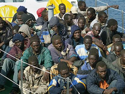 Imnigrantes clandestinos rescatados