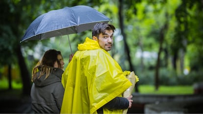 Este es uno de los mejores ponchos para la lluvia que se pueden comprar en Amazon