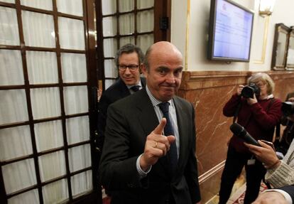 Luis de Guindos, tras su intervenci&oacute;n en el Congreso de los Diputados