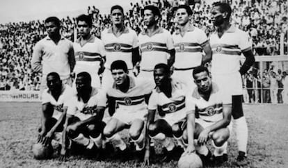 Time campeão mineiro pelo Siderúrgica, em 1964.