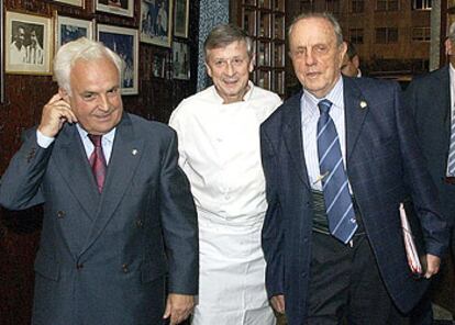 Manuel Fraga y José Luis Baltar, presidente del PP de Ourense, tras la reunión que celebraron el lunes.