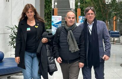 El expresidente de la Generalitat, Carles Puigdemont, con Laura Borràs y Jordi Turull.