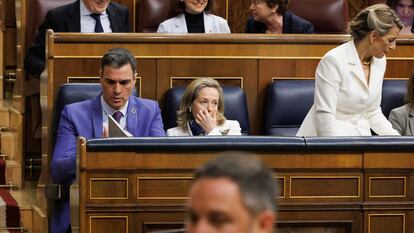 Pedro Sanchez, Nadia Calviño y Yolanda Díaz, en el Congreso de los Diputados.