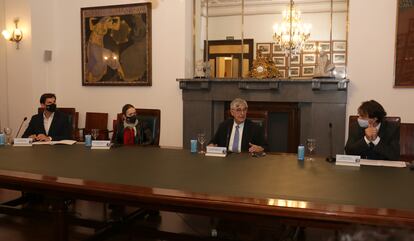 Valerio Rocco Lozano, director del Círculo de Bellas Artes, Marta Rivera de la Cruz, la Consejera de Cultura y Turismo de la Comunidad de Madrid, Juan Miguel Hernández León, el presidente del CBA y Christoph Wolfrum, el Ministro Consejero de la Embajada de la República Federal de Alemania en la lectura del manifiesto de la European Alliance of Academies en Madrid.