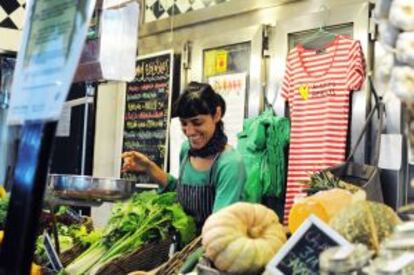 Puesto de Amores Berros, en el Mercado de San Fernando, en Lavapiés (Madrid).