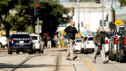 Autoridades en el sitio del tiroteo, en la Autoridad de Transporte del condado de Santa Clara