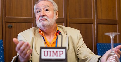 Juan José Luna durante una conferencia en la Universidad Internacional Menéndez Pelayo.