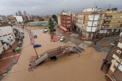 La zona de la rambla de Espinardo (Murcia) inundada por la intensa lluvia caída, el 17 de diciembre de 2016.