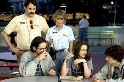 Un amor de verano en el parque de atracciones. En Adventureland (2009), Greg Mottola perfila el camino a la madurez con Jesse Eisenberg y Kristen Stewart como protagonistas.