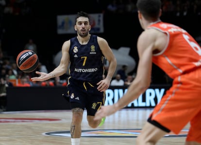 Facundo Campazzo durante el partido entre el Valencia Basket y el Real Madrid.