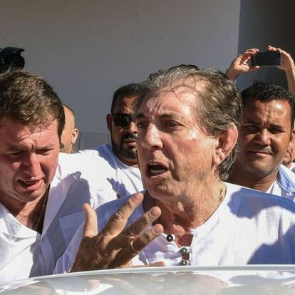 BRAZIL-RELIGION-SEXUAL-ABUSE-JOAO DE DEUS
Brazilian "spiritual healer" Joao Teixeira de Faria (C), known as "Joao de Deus" (John of God) is escorted by supporters, upon arrival at his "healing center" Casa de Dom Inacio de Loyola, in Abadiania, 120 km southwest of Brasilia, state of Goias on December 12, 2018.
An internationally famous Brazilian "spiritual healer" accused by hundreds of women of sexual abuse told his followers on Wednesday "I am not guilty" of the allegations stacked against him. Police are starting to investigate complaints lodged by more than 450 women in Brazil following claims by a dozen of his followers aired by Globo TV and the O Globo newspaper last week that he forced them into sex acts under pretext of curing them of ailments.
EVARISTO SA / AFP