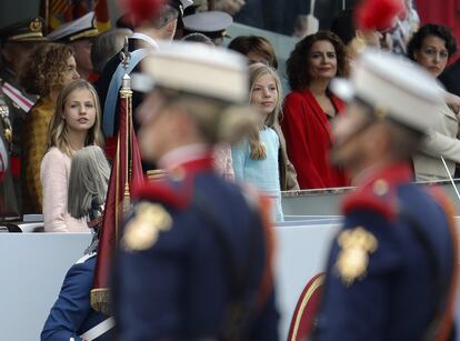 ESPAÑA FIESTA NACIONAL:GRAF8970. MADRID, 12/10/2019.- La princesa Leonor y la infanta Sofía, observan el desfile militar que se ha celebrado este sábado en Madrid, con motivo del Día del la Fiesta Nacional en Madrid. EFE/Ballesteros 