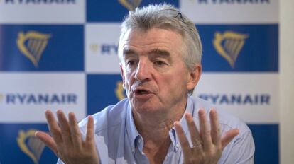 Michael O'Leary, durant la roda de premsa.