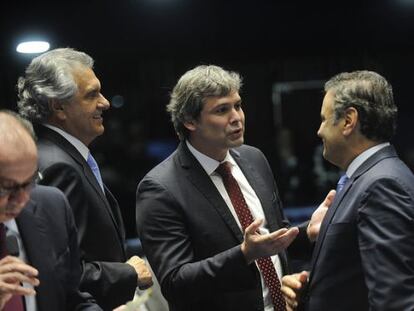 Senador Lindberg Farias conversa com A&eacute;cio Neves.