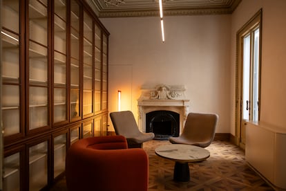 La biblioteca situada a la planta noble del Palau Moxó, a la plaça Sant Just de Barcelona.  ALBERT GARCIA