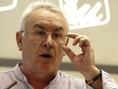 El coordinador general de Izquierda Unida, Cayo Lara, ha asegurado hoy que España se encuentra en "un estado de excepción económica, social y política" y ha denunciado que el plan de recortes del Gobierno.