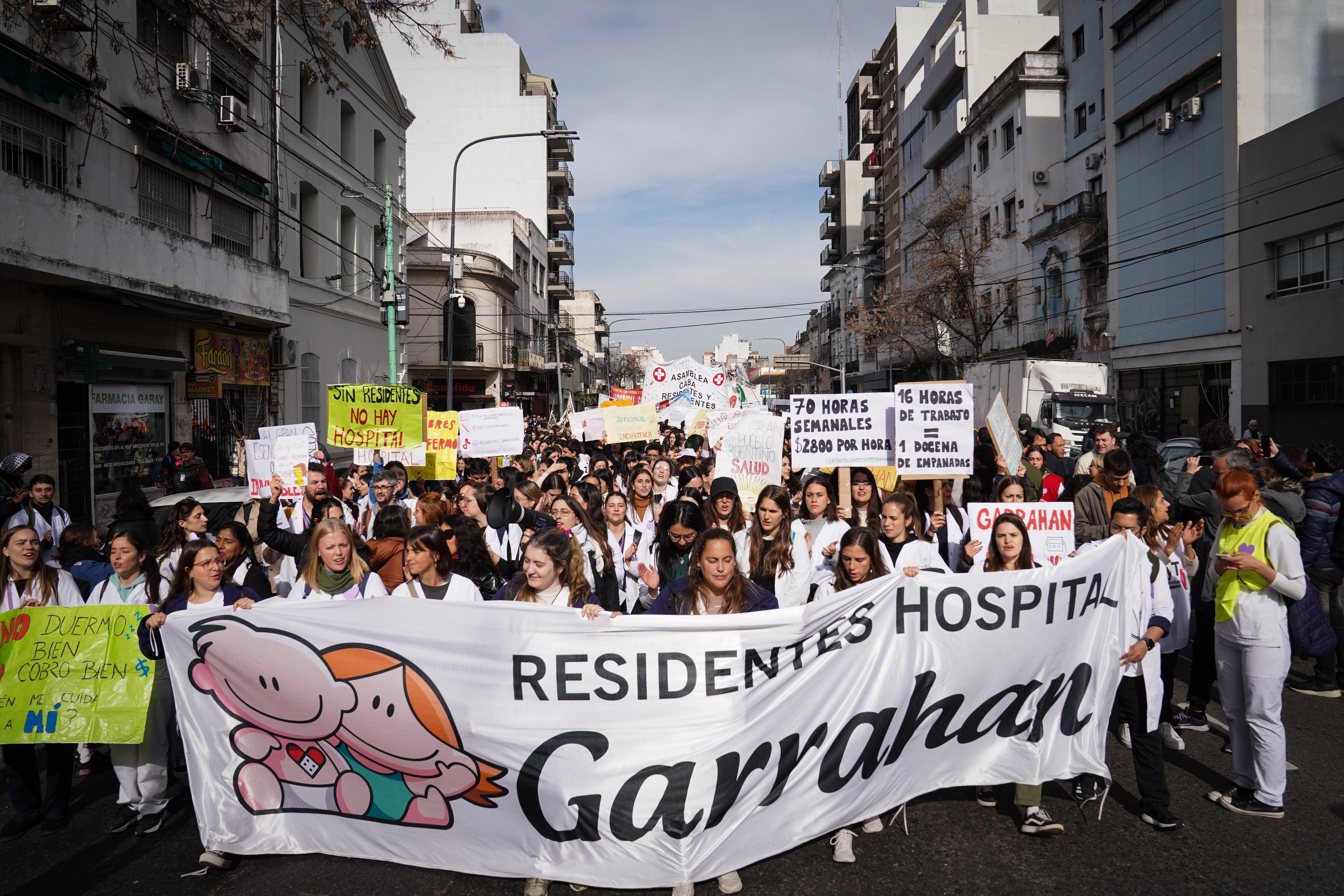 Los médicos del mayor hospital pediátrico de Argentina se alzan contra el ajuste de Milei