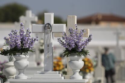 Vista del cementerio sevillano de Sanlúcar la Mayor.