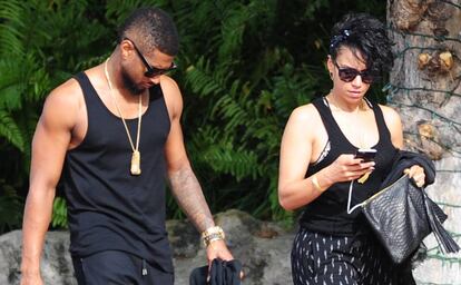 Usher paseando con su ex mujer Grace Miguel en Los Angeles.