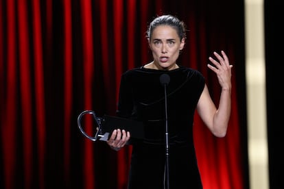 Actress Patricia López Arnaiz receives the Silver Shell for best lead performance.