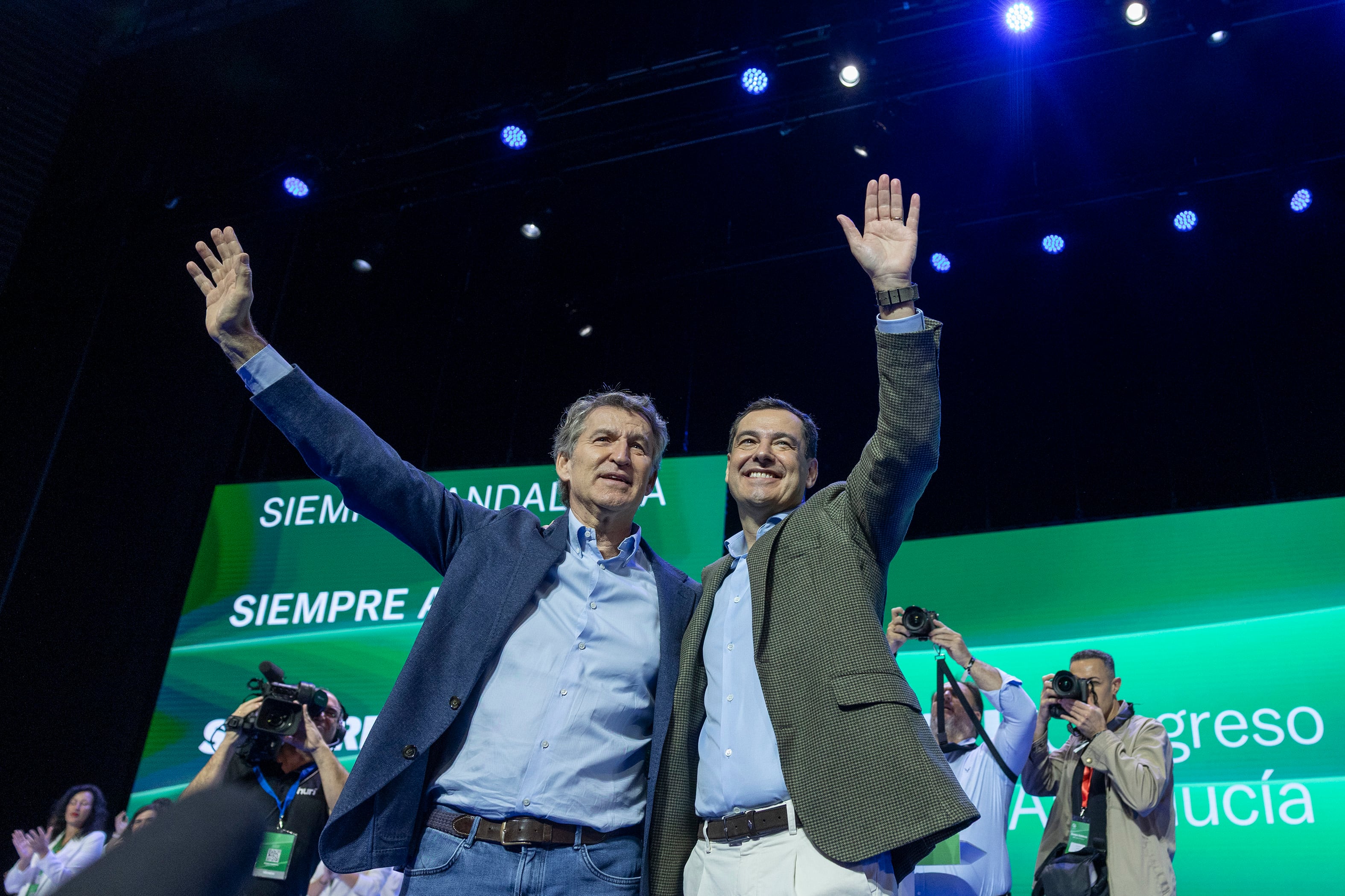 El PP afronta la semana decisiva de la negociación con Vox en Valencia mientras Feijóo les disputa el voto  