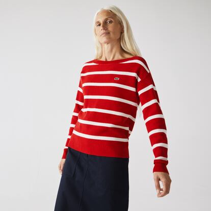Si estás deseando sacar tu ropa de colores alegres, empieza por este jersey de rayas marineras en rojo de Lacoste.

165€