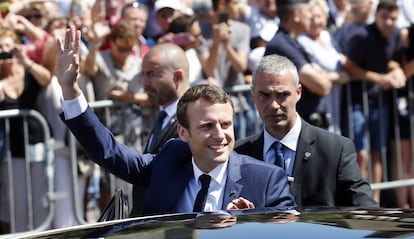 Emmanuel Macron tras votar este domingo. 