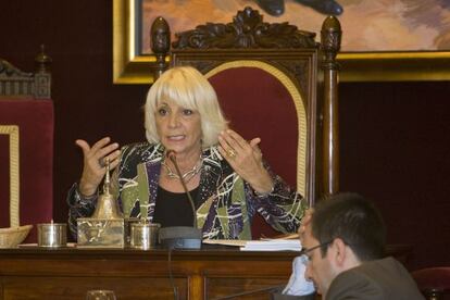 Teófila Martínez, durante el último pleno municipal de Cádiz.