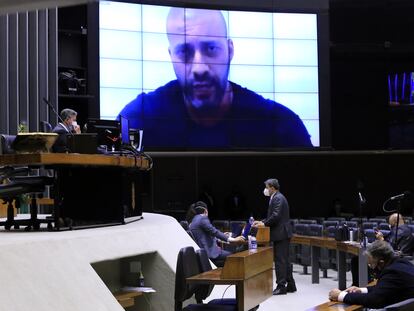Imagem do deputado Daniel Silveira é exibida no telão do plenário da Câmara durante sessão nesta sexta-feira.