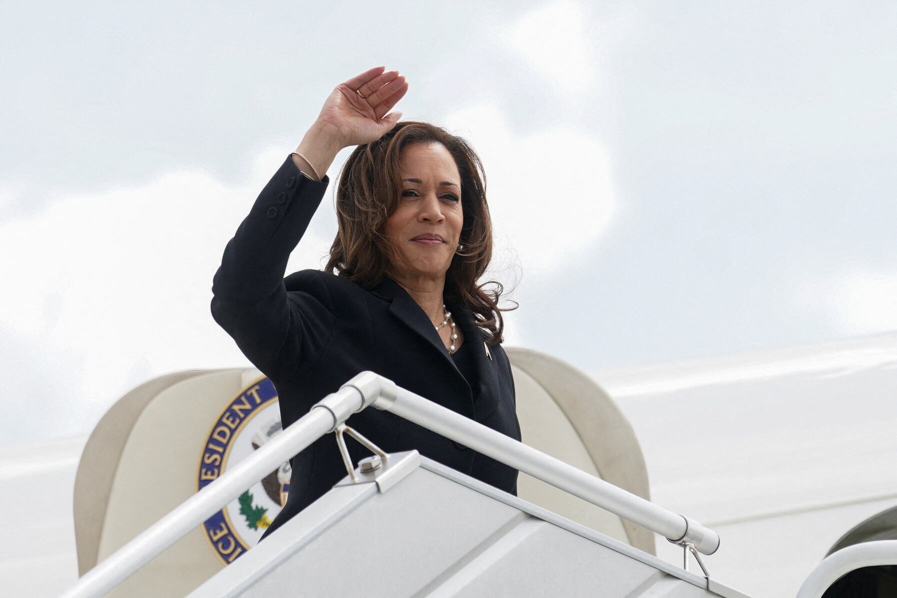 La campaña de Kamala Harris recauda 310 millones de dólares en julio, más del doble que Donald Trump 