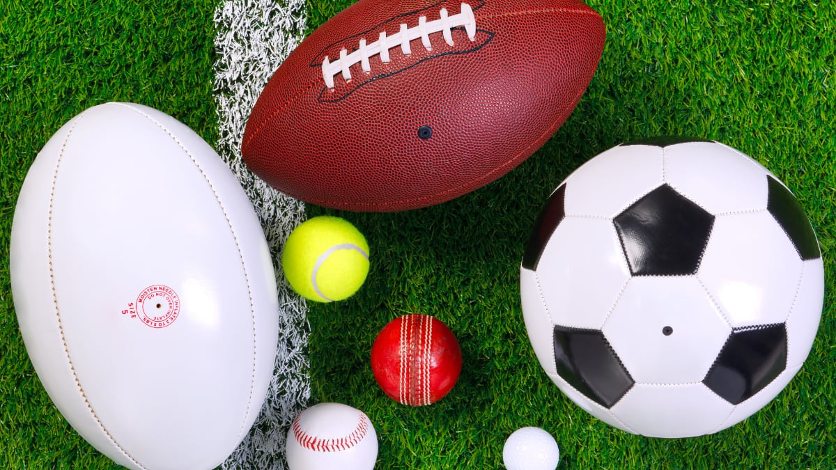 Cinco tipos de balones y pelotas para practicar fútbol, rugby o tenis ...