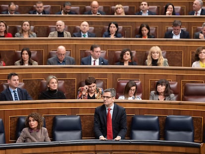 El ministro de la Presidencia, Justicia y Relaciones con las Cortes, Félix Bolaños vota la proposición de ley de amnistía durante el pleno del Congreso de los Diputados de este martes.