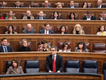 El ministro de la Presidencia, Justicia y Relaciones con las Cortes, Félix Bolaños vota la proposición de ley de amnistía durante el pleno del Congreso de los Diputados de este martes.