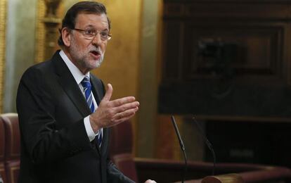 Spain's Prime Minister Mariano Rajoy speaks during the annual state-of-the-nation debate at parliament in Madrid February 24, 2015. REUTERS/Juan Medina (SPAIN - Tags: POLITICS BUSINESS)