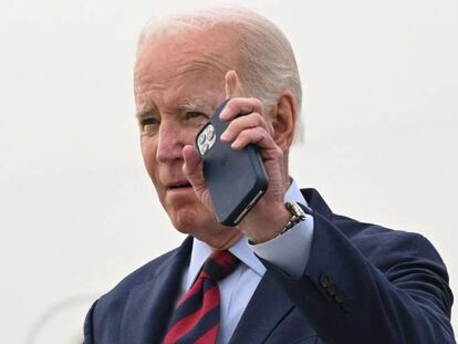 El presidente de EE UU, Joe Biden, desembarca del Air Force One en el aeropuerto de Los Angeles