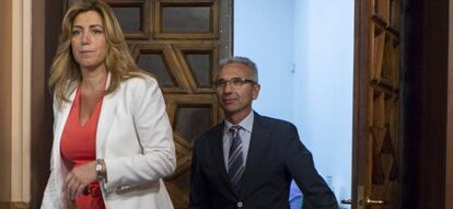 Susana Díaz y el portavoz del Gobierno, Miguel Ángel Vázquez.