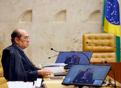 O ministro Gilmar Mendes durante a sessão plenária por videoconferência, em 15 de abril.