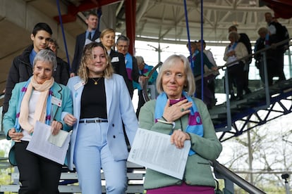 Rosmarie Wydler-Wälti con otras compañeras de la asociación en el Tribunal Europeo de Derechos Humanos, en Estrasburgo, tras conocer el fallo a su demanda