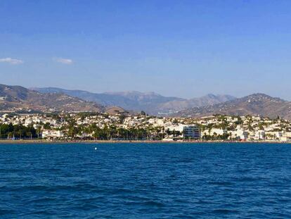 Caleta de Vélez visto desde el mar. J.C. CAPEL