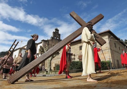 Un momento de la representación del Vía Crucis en Balmaseda.