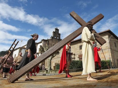 Un momento de la representación del Vía Crucis en Balmaseda.