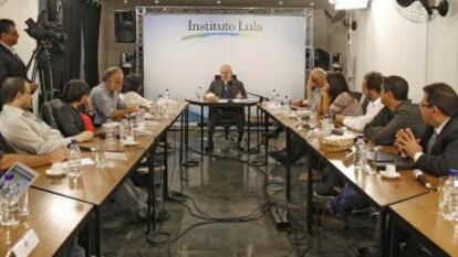 O ex-presidente Lula durante encontro nesta quarta-feira com jornalistas e blogueiros.